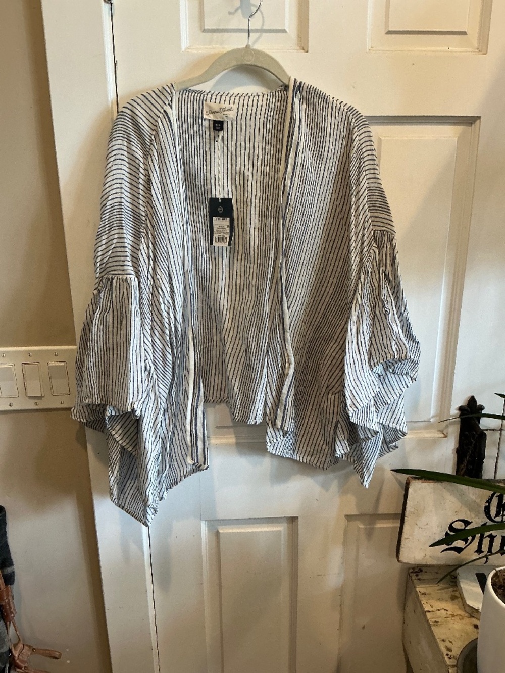 Universal Thread cropped wrap mini kimono!  Brand new with tags!  OSFM